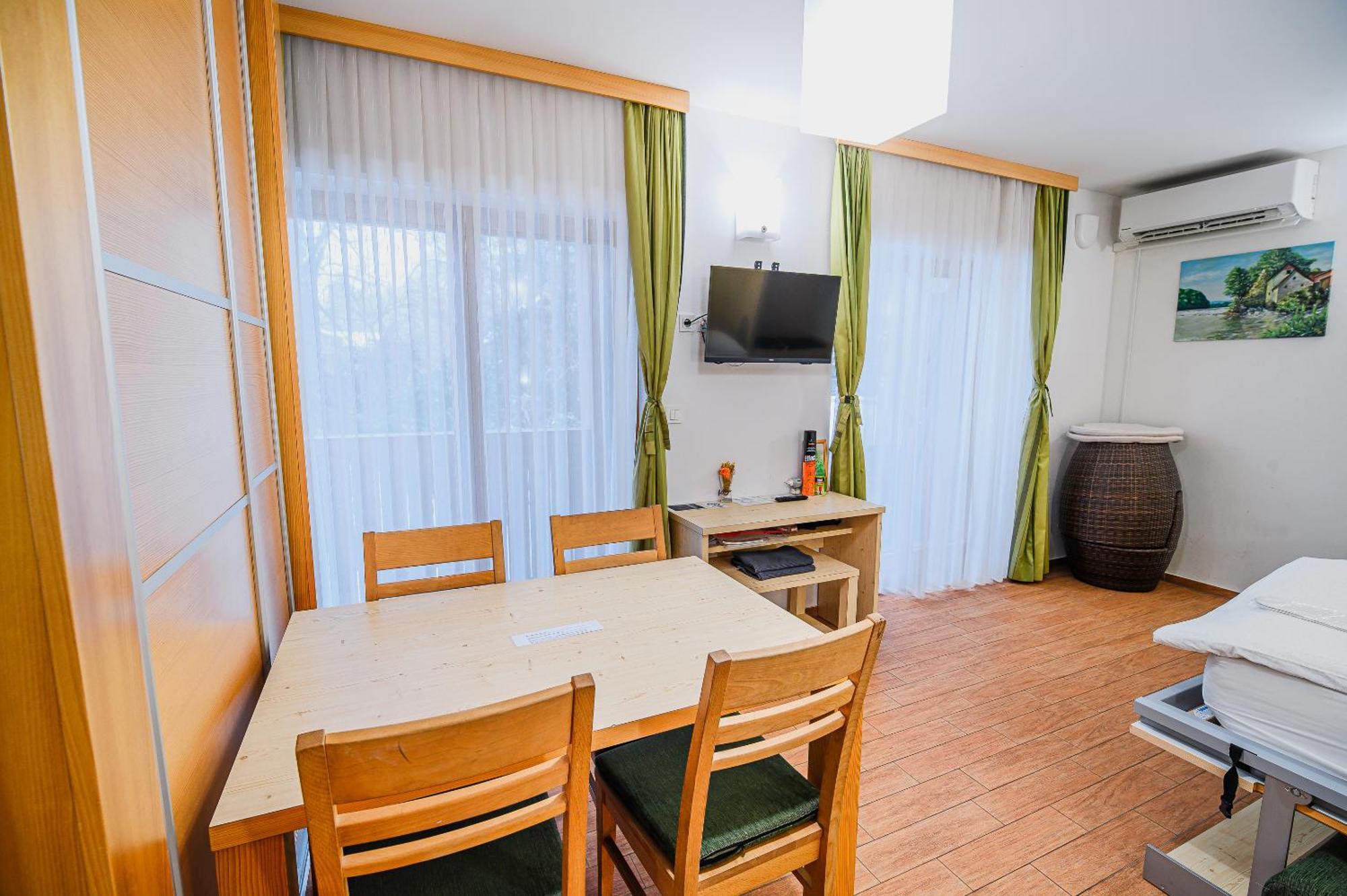 Apartments Maleric With Indoor Pool And Wellness Dragatuš الغرفة الصورة
