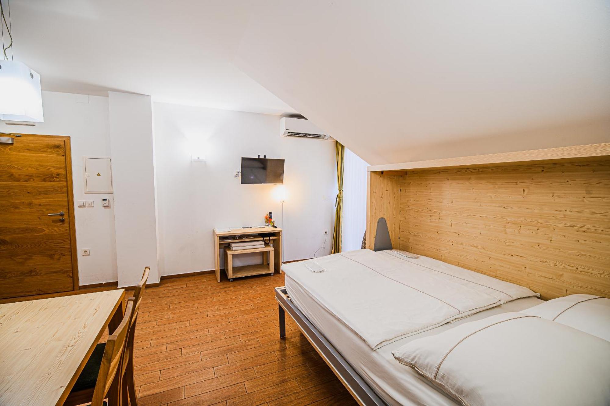 Apartments Maleric With Indoor Pool And Wellness Dragatuš الغرفة الصورة