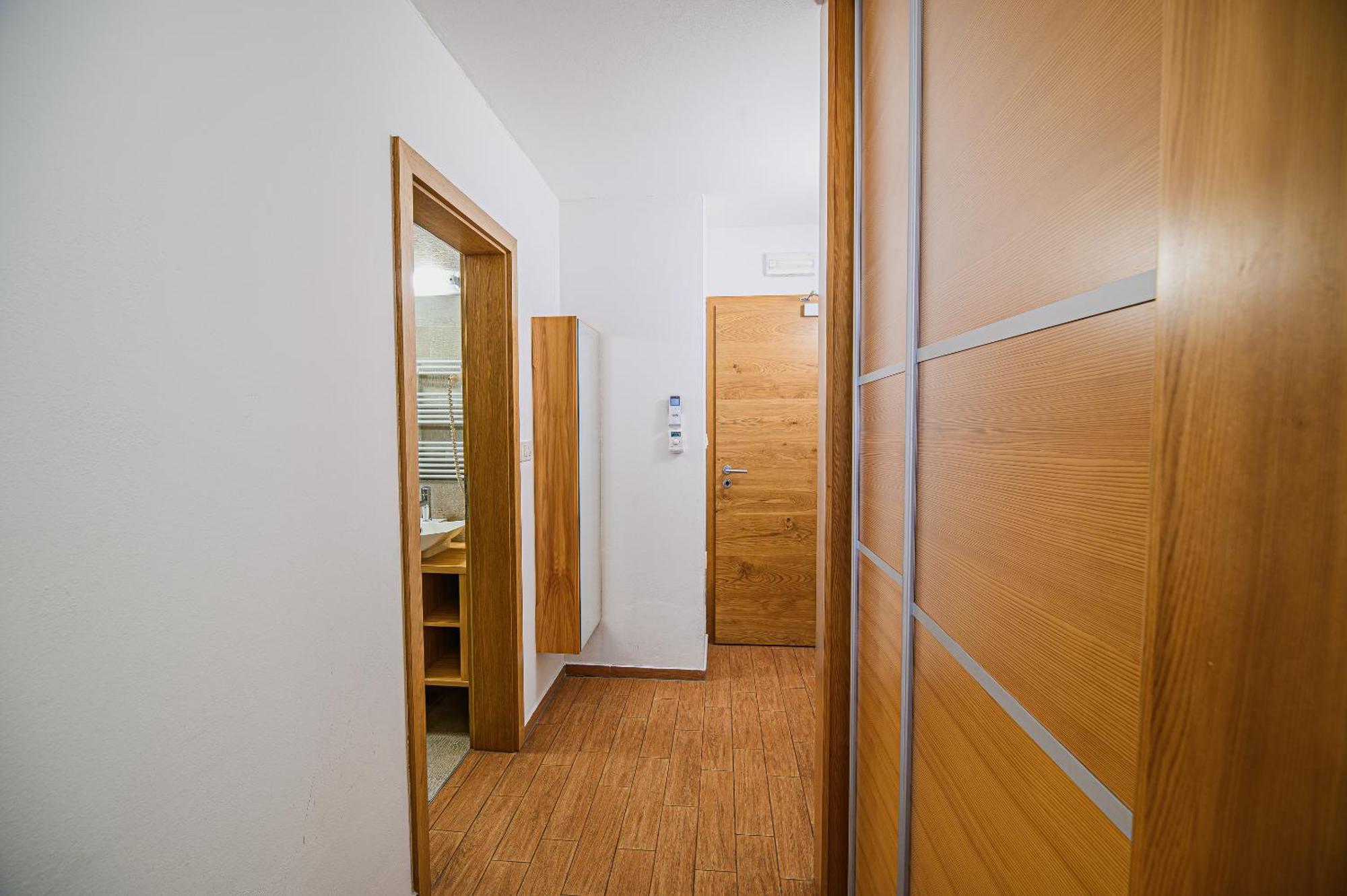 Apartments Maleric With Indoor Pool And Wellness Dragatuš الغرفة الصورة