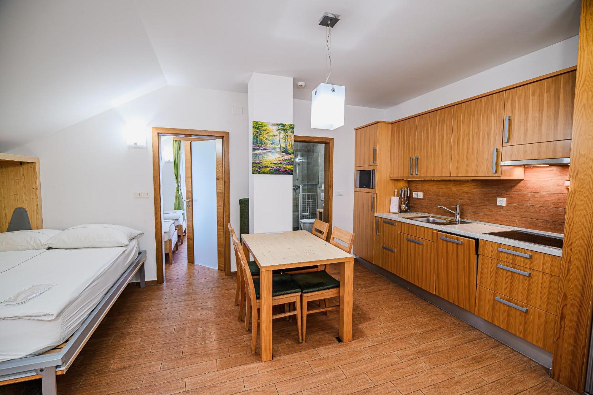 Apartments Maleric With Indoor Pool And Wellness Dragatuš الغرفة الصورة