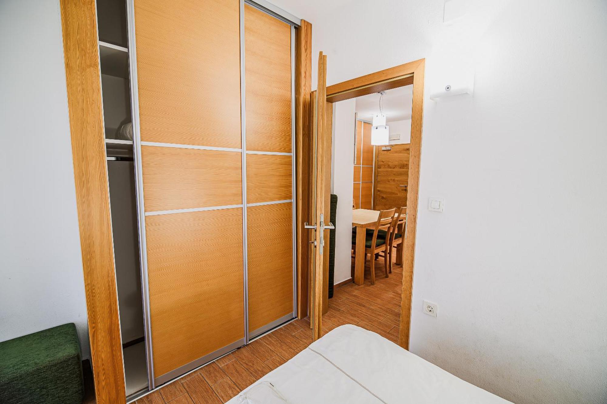 Apartments Maleric With Indoor Pool And Wellness Dragatuš الغرفة الصورة
