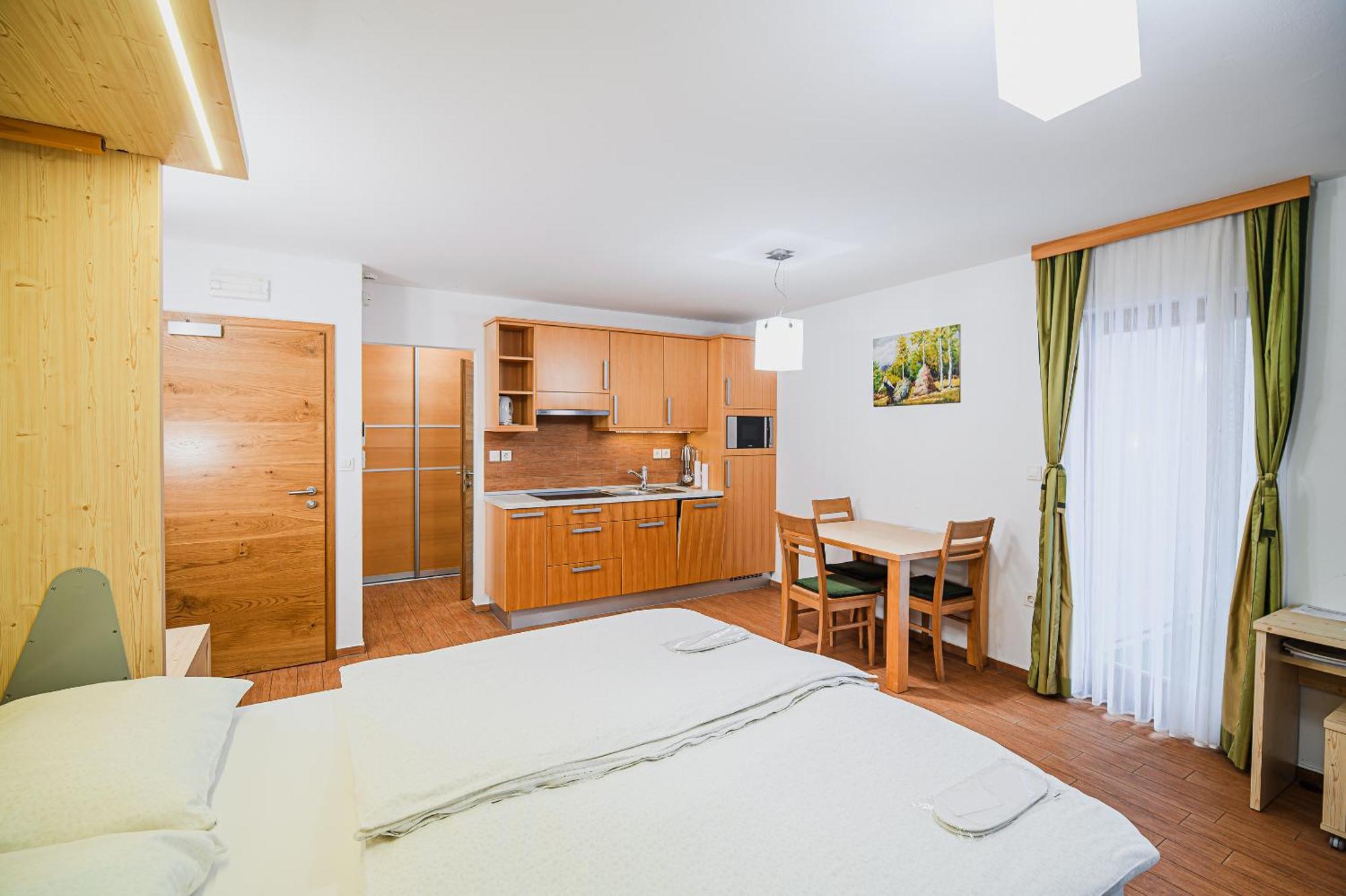 Apartments Maleric With Indoor Pool And Wellness Dragatuš الغرفة الصورة