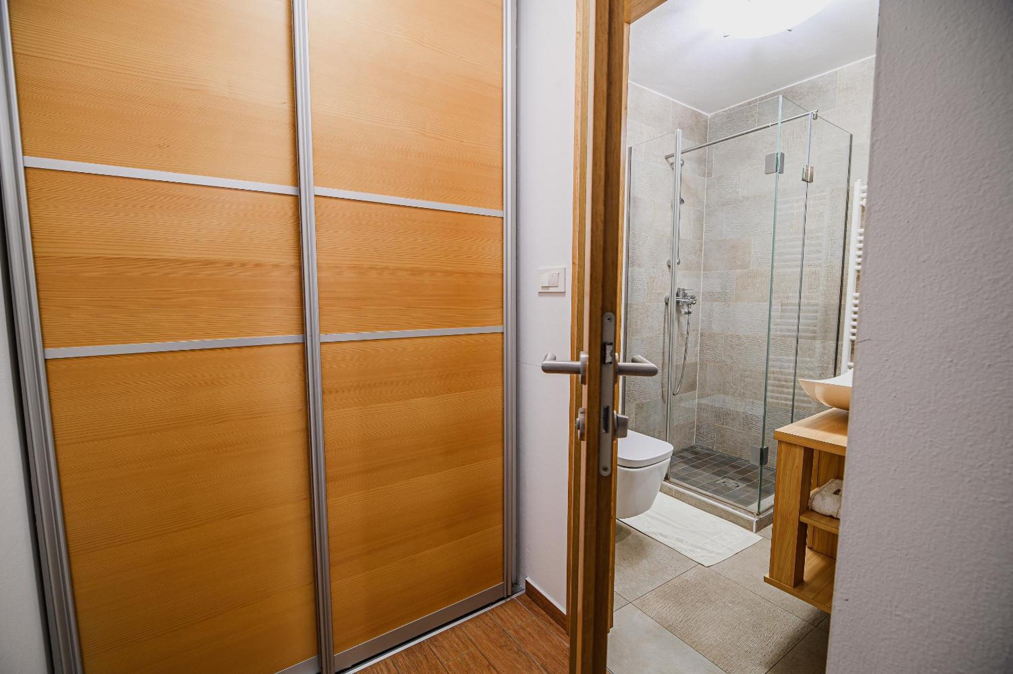 Apartments Maleric With Indoor Pool And Wellness Dragatuš الغرفة الصورة